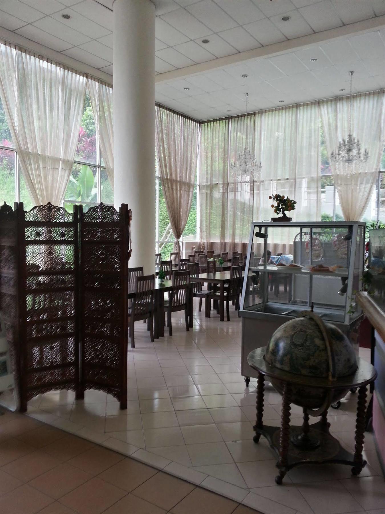 Century Hotel Кота-Кинабалу Экстерьер фото